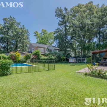 CASA CON DOBLE LOTE EN EL BARRIO CERRADO LA CHACRA, EN SAN FERNANDO