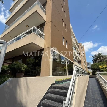 Departamento 2 ambientes balcón  cochera y baulera