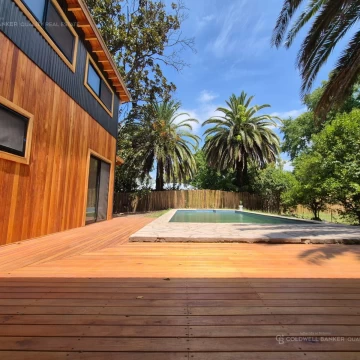 Alucinante casa a estrenar con gran piscina y jardín nativo