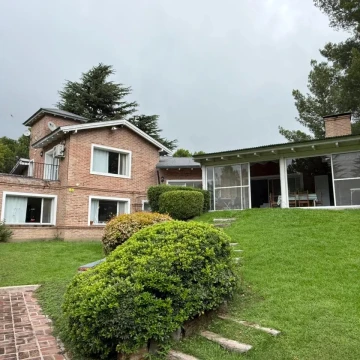 Casa en La Loma, Parque, Vistas, Gas Natural y Exelente Ubicacion!!