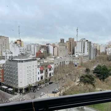 Piso de 4 ambientes muy luminoso en un piso 12º, con cochera y baulera