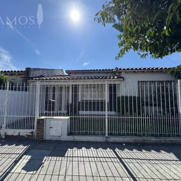 VENTA CASA 3 AMBIENTES LOMAS DEL MIRADOR GRAN LOTE