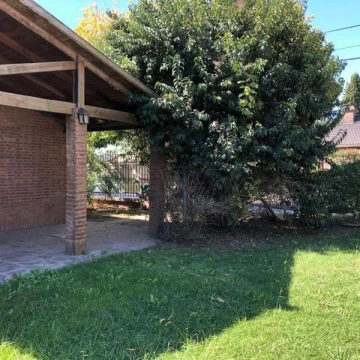 Tucuman 1000 - Casa De 2 Dormitorios En Venta - Funes