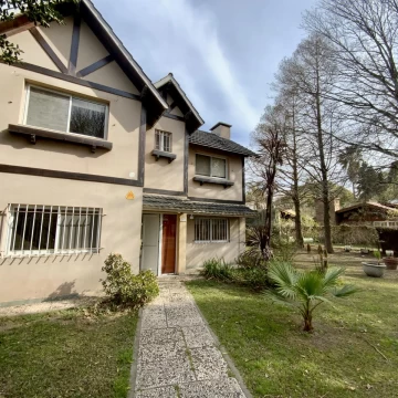 San Jose 2159 - Casa De 3 Dormitorios Con Pileta En Zona Comercial En Venta - Centro, Funes
