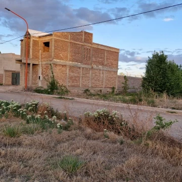 VENTA/FINANCIA TERRENO EN LOTEO LOS EUCALIPTOS CINCO SALTOS.