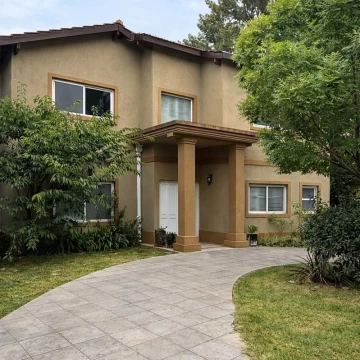 Casa en Venta 4 dorm Country La Delfina Pilar 