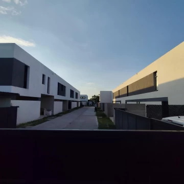 Casa Duplex en Don Carlos Barrio Las Calas 505 bis entre 139 y 140 GORINA LA PLATA