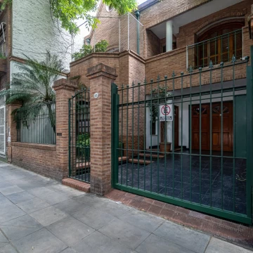 Casa - A m Parque Centenario - Jardín - Cochera
