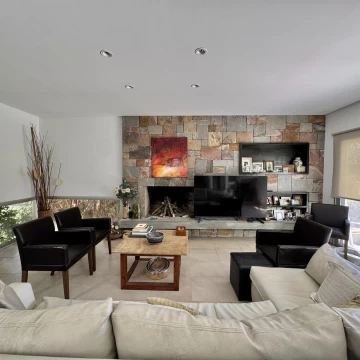 Casa en venta de 4 dormitorios   playroom y jardin con pileta en Barrancas de San Jose