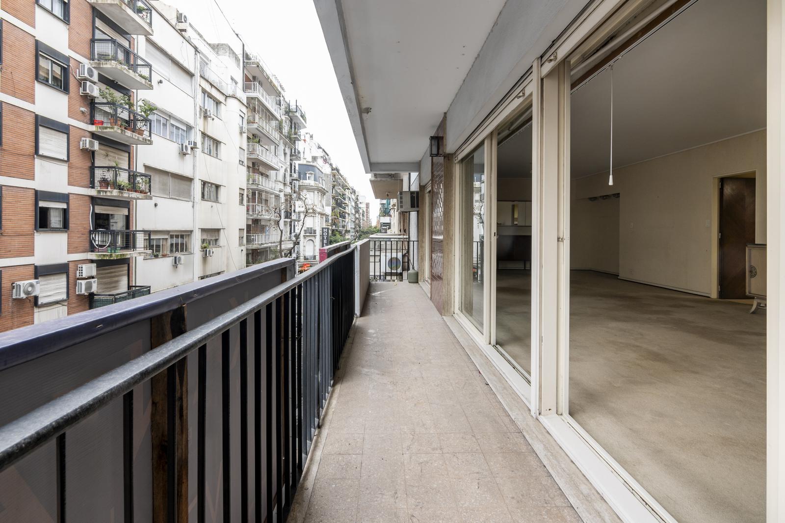 Departamento 5 Ambientes-  Exclusiva ubicación en Recoleta con cochera.