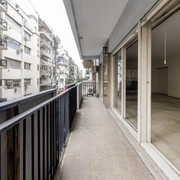 Departamento 5 Ambientes y dependencia - Exclusiva ubicación en Recoleta con cochera.