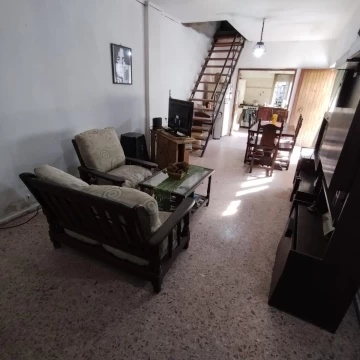 Venta Casa con Gran Patio y Cochera en Quilmes