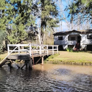 Casa Venta en Rio o Arroyo Antequera Muelle Soberana 93 metros de frente. Antequera al 300