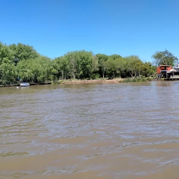 Casa Venta en Rio o Arroyo Canal Honda Fr 657 Pa 43 b