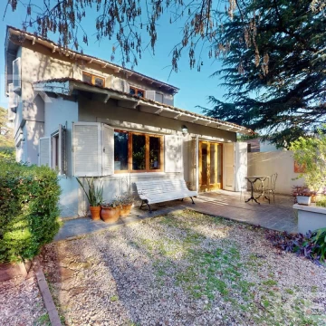Casa de 4 dormitorios con pileta en venta en City Bell