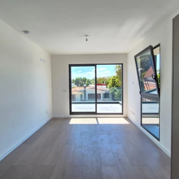 Venta Apartamento de 2 Dormitorios y medio,  A Estrenar Playa Mansa, Punta del Este