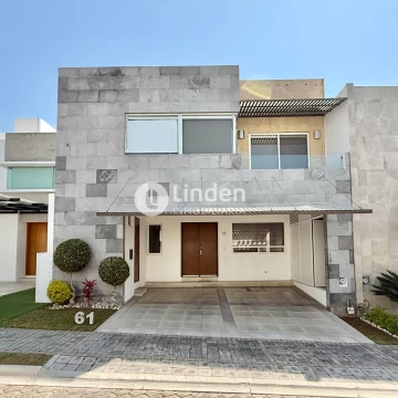 CASA EN VENTA EN PARQUE DE LA CASTELLANA, ZONA LOMAS DE ANGELÓPOLIS II, PUEBLA.