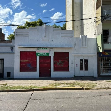 Excelente oportunidad de inversión: Local con vivienda a reciclar