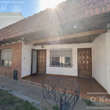 Casa en venta- 3 ambientes- Bernal- Apto credito