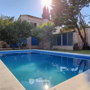 VENTA/PERMUTA- Casa 3 dormitorios con piscina y Jardín. Funes