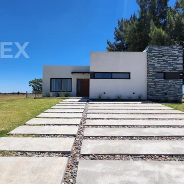 CASA EN VENTA -  LA VICTORIA POLO CLUB