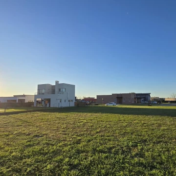 LOTE EN VENTA BARRIO SAN SEBASTIÂN ÂREA 13 ETAPA 1 LINDERO 