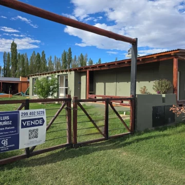 VENTA DE 3 PROPIEDADES MAS PILETA Y QUINCHO.