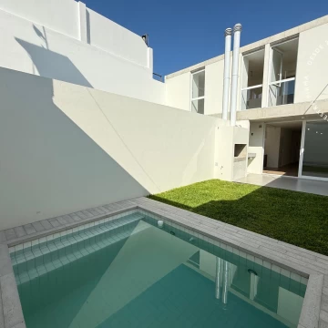 Duplex en venta de 4 ambientes con cochera, piscina y parrilla - Villa Ballester
