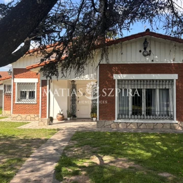 Casa en venta Paso Del Rey 5 ambientes
