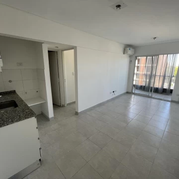 Departamento de un dormitorio con balcón al frente en Venta en Av Francia 1100