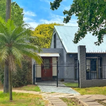 VENTA | PERMUTA - Casa 3 dormitorios, quincho y pileta - Fisherton, Rosario - APTO CRÉDITO.