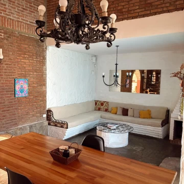 Preciosa Casa 4 AMB en Villa España, Berazategui. Con pileta, quincho y parrilla!!