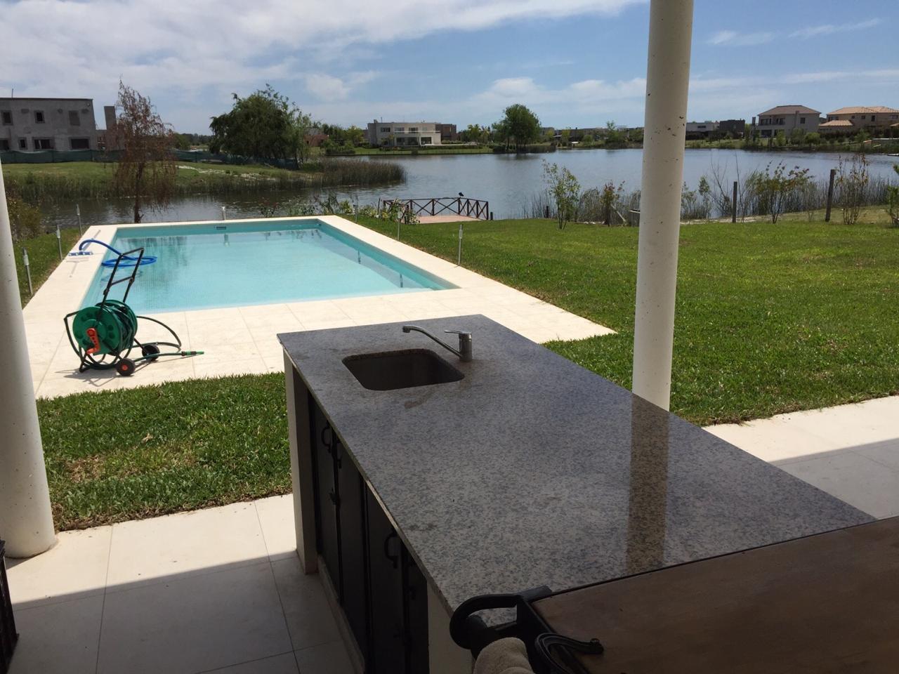 pileta con salida a lalguna