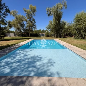 Casa en venta General Rodríguez 6 ambientes