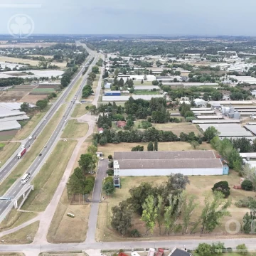 PREDIO INDUSTRIAL EN VENTA SOBRE AUTOVÍA 2 – 3.600 m² CUBIERTOS SOBRE 18.750 m² – LA PLATA