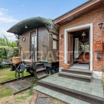 Casa en venta en Los Eucaliptus, 2 dormitorios, jardin y pileta.