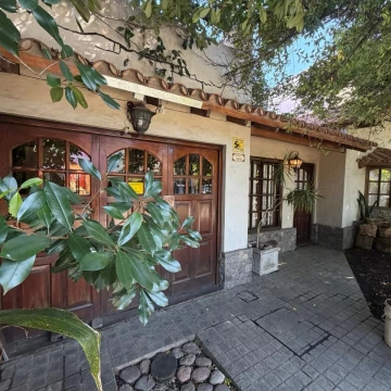 Venta Casa 3 dormitorios cochera jardin quincho Carapachay