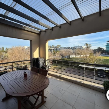 Venta departamento tres ambientes con terraza propia