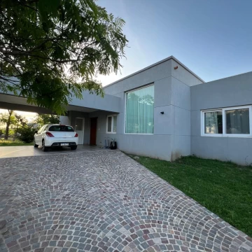 Casa en Venta 3 dormitorios Santa Guadalupe Pilar del este