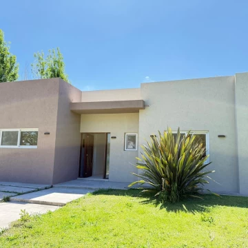 Casa en  Venta 3 dormitorios Club de Campo Casuarinas Pilar