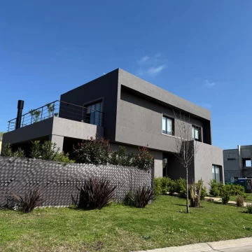 Casa en  Venta 3 dormitorios Barrio Santa Lucia Pilar del Este