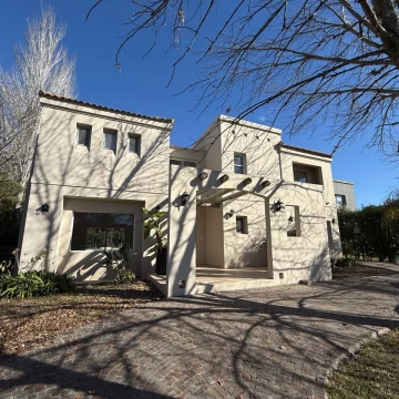 Casa en  Venta 3 dormitorios Barrio Sain Matthews Pilar-Apto Crédito 
