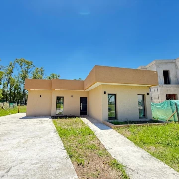 Casa en venta 3 Dormitorios Santa Sofia - Pilar Del Este