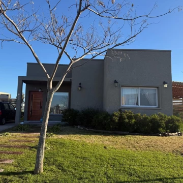 Casa en  Venta 3 dormitorios Santa Elena Pilar del Este