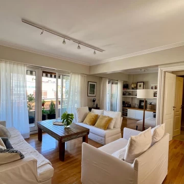 Duplex en venta. 5 ambientes. Excelente estado. Peña y Billinghurst