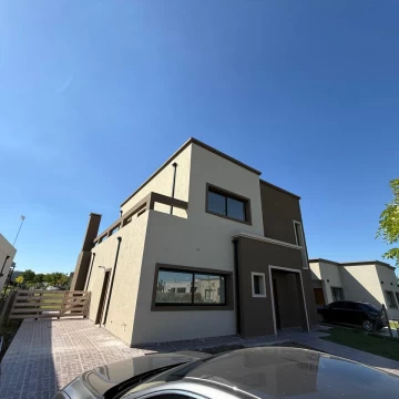 Casa en Venta 4 dormitorios + Escritorio Barrio San Pablo Pilar
