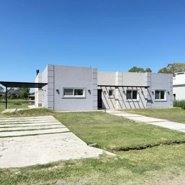 Casa en Venta 3 dormitorios Casuarinas de Pilar