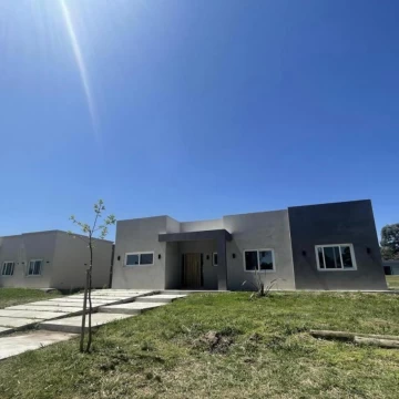 Casa en venta 3 dormitorios Casuarinas del Pilar