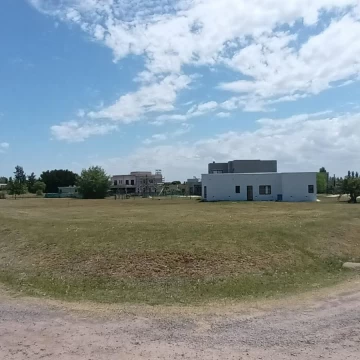 Lote interno con financiación en esquina. Oportunidad en Medal Country Club