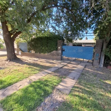 Casa en venta c/ cochera en Funes